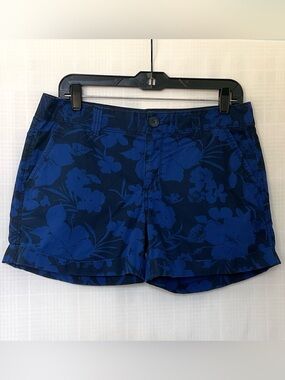🌱Old Navy Women's Navy Blue and Black floral chino shorts